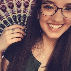 Meet your Posher, Kayla